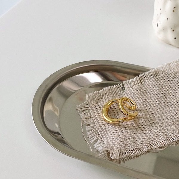 Golden Illusion Ear Cuff – Subtiele Gouden Verleiding