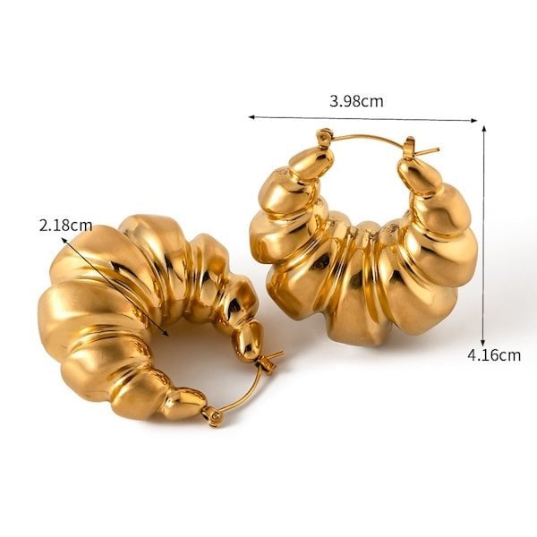 Croissant Chic – Oversized Gouden Oorbellen met Speelse Elegantievorm