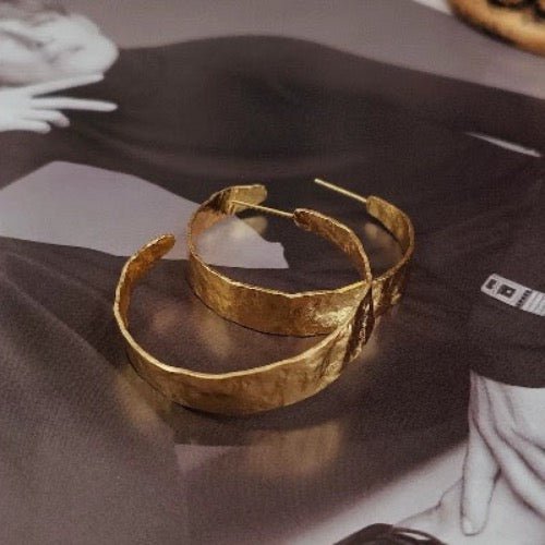 Golden Era Hoops – Grote Vintage Hoepel Oorbellen met Handgemaakte Textuur