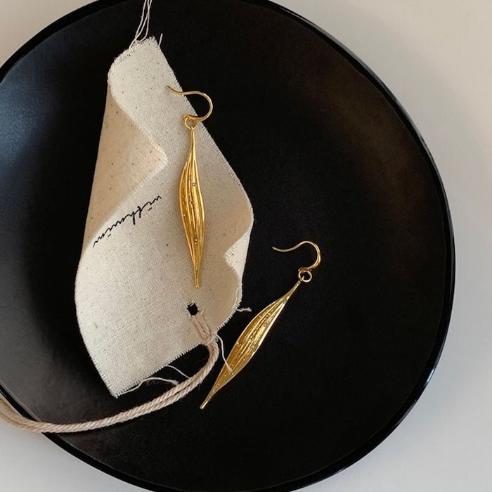 Golden Leafdrop – Elegant & Natuurlijk met Subtiele Glans