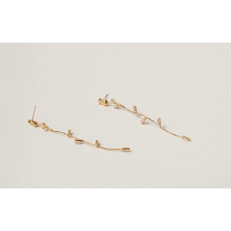 Rose of Eternity – Vintage Bungelende Oorbellen met Roze Bloemdetail en 18K Goud