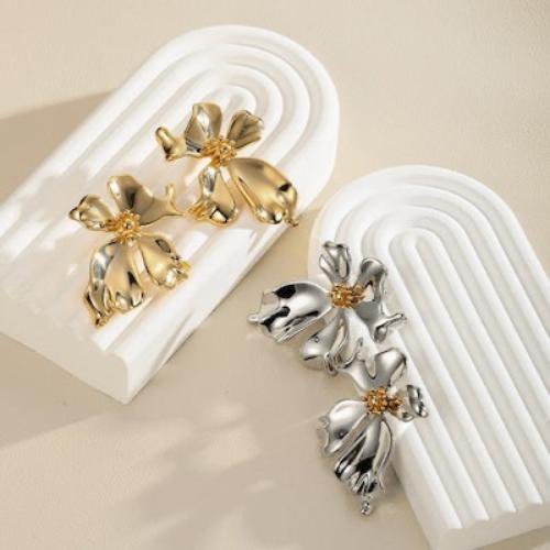 Vintage Bloem – Tijdloze Oorbellen met Romantische Bloemmotieven