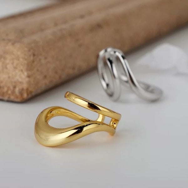 Golden Illusion Ear Cuff – Subtiele Gouden Verleiding