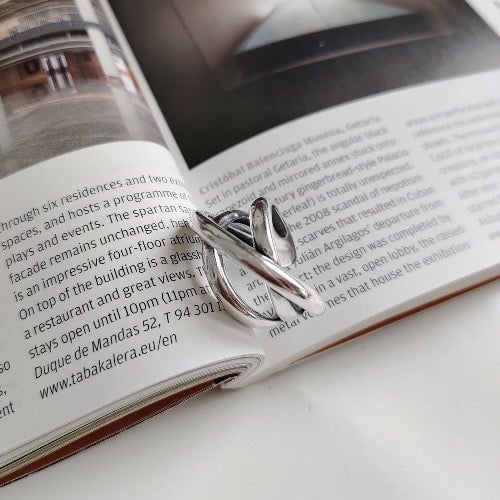 Ring Twist – Tijdloze Elegantie met een Moderne Twist