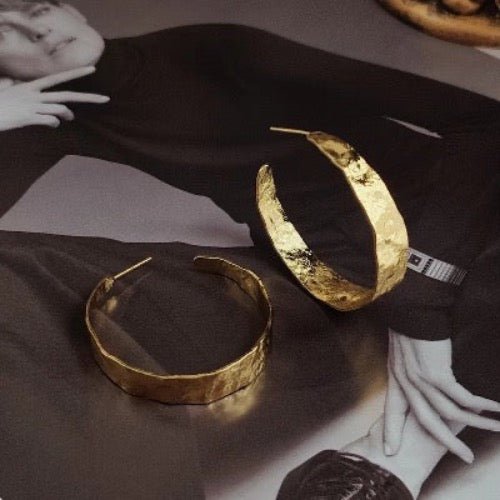 Golden Era Hoops – Grote Vintage Hoepel Oorbellen met Handgemaakte Textuur