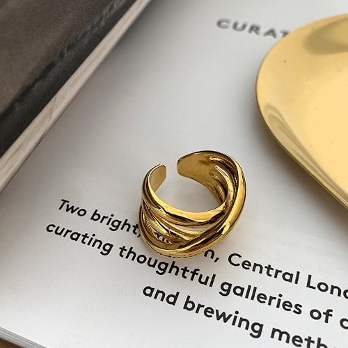 Ring Twist – Tijdloze Elegantie met een Moderne Twist