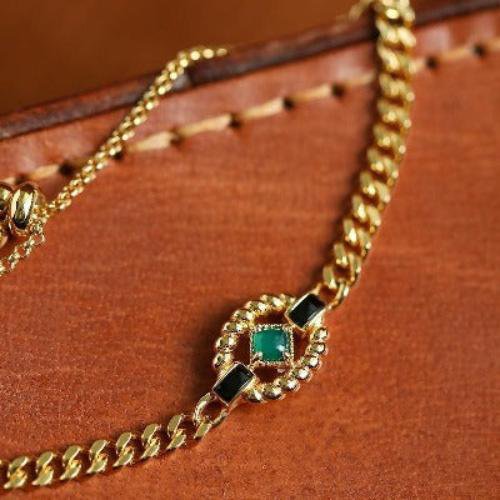 Nile Secret – Vergulde Armband met Groene Onyx & Verstelbare Sluiting