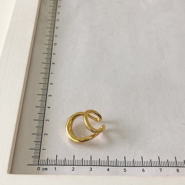 Golden Illusion Ear Cuff – Subtiele Gouden Verleiding