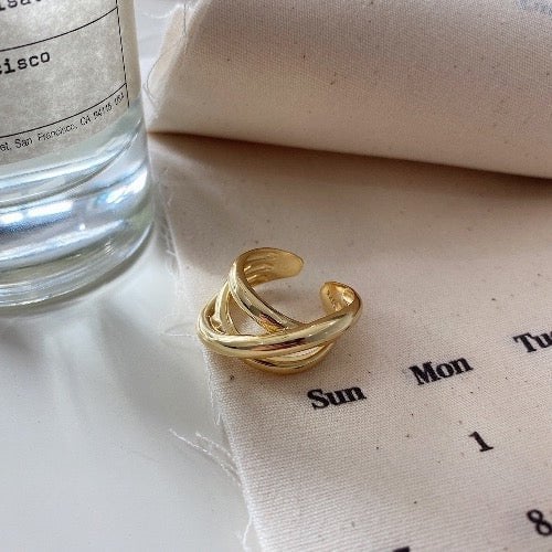 Ring Twist – Tijdloze Elegantie met een Moderne Twist