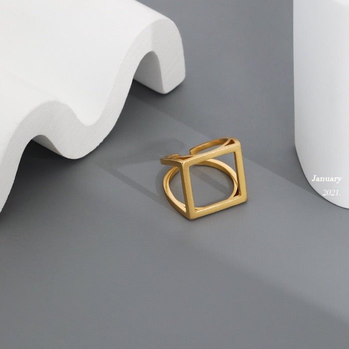 Statement Ring Gina – Strak Geometrisch Design met Moderne Edge