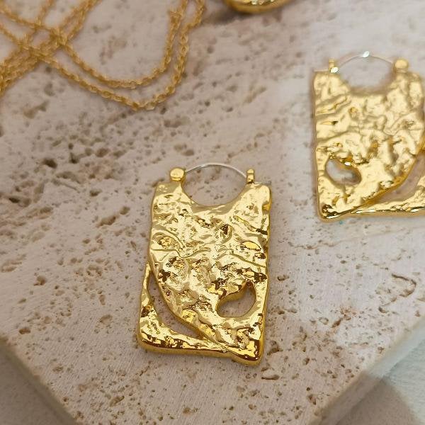 Golden Board – Gedurfde Statement Oorbellen met Luxe Gouden Afwerking