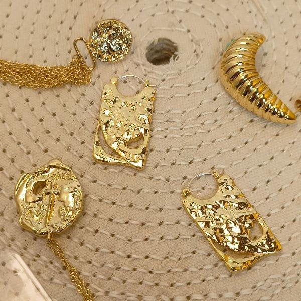 Golden Board – Gedurfde Statement Oorbellen met Luxe Gouden Afwerking